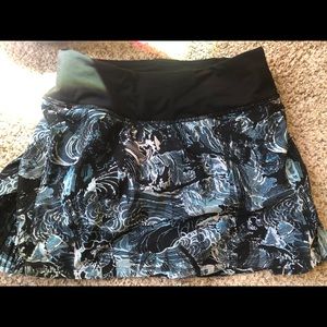 Lululemon exercise skirt inner lining, vent pocket